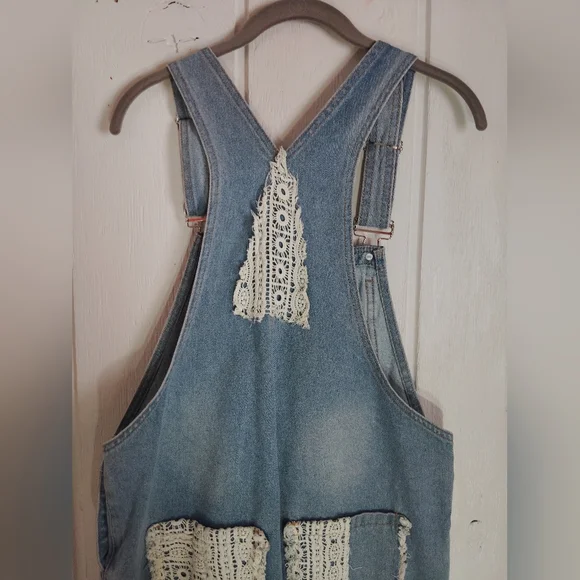 NWT!! POL, Chic Overalls with Embroidery Detail. Size M - Picture 9 of 12